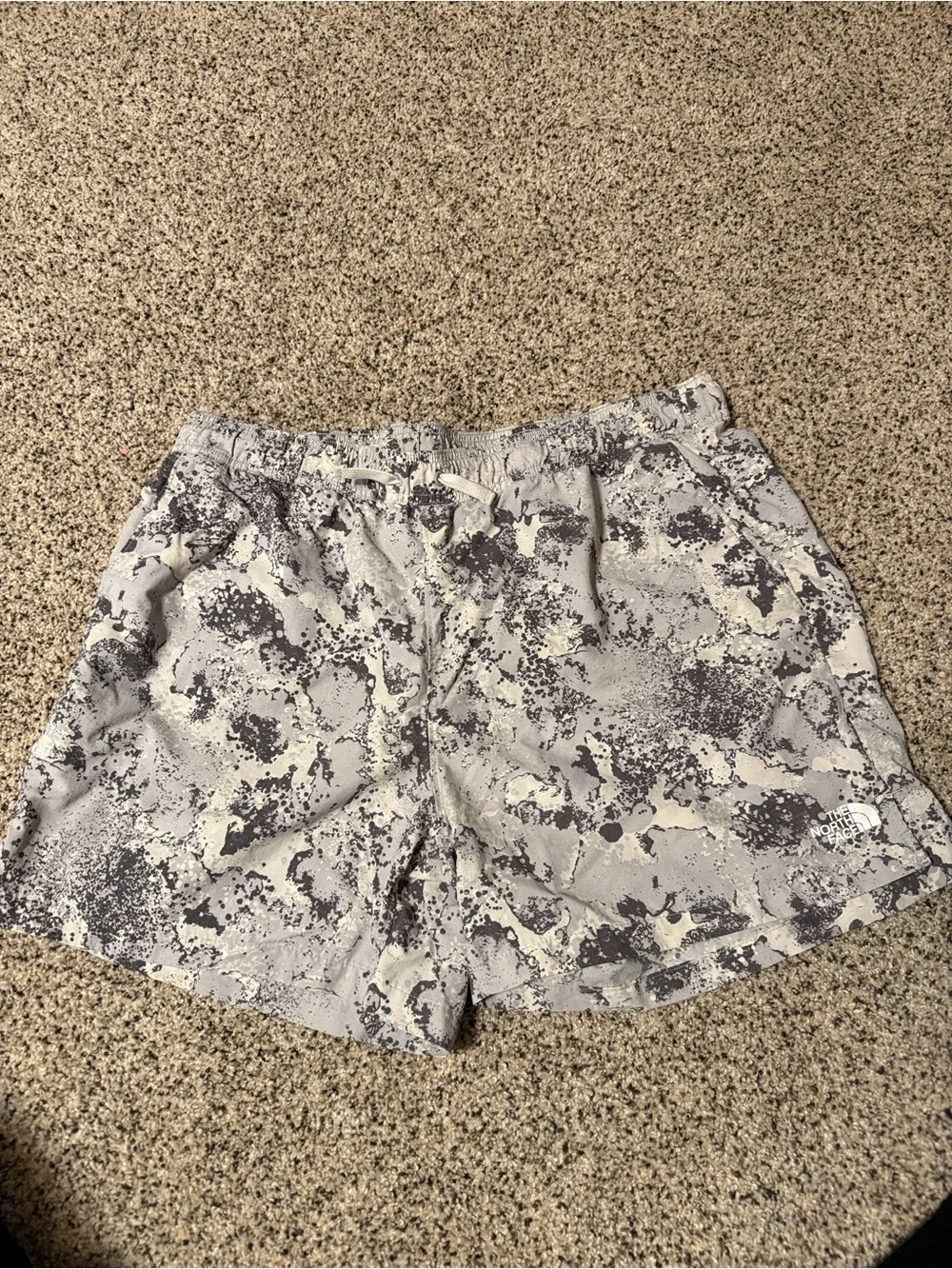 Mens The North Face Action Short 2.0. Grey splatter color